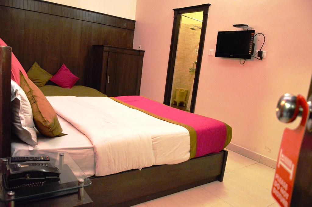 La Casa Hotel Haridwar Bagian luar foto